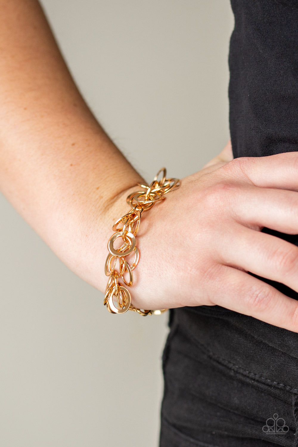 Paparazzi Noise Control - Gold Paparazzi Bracelet