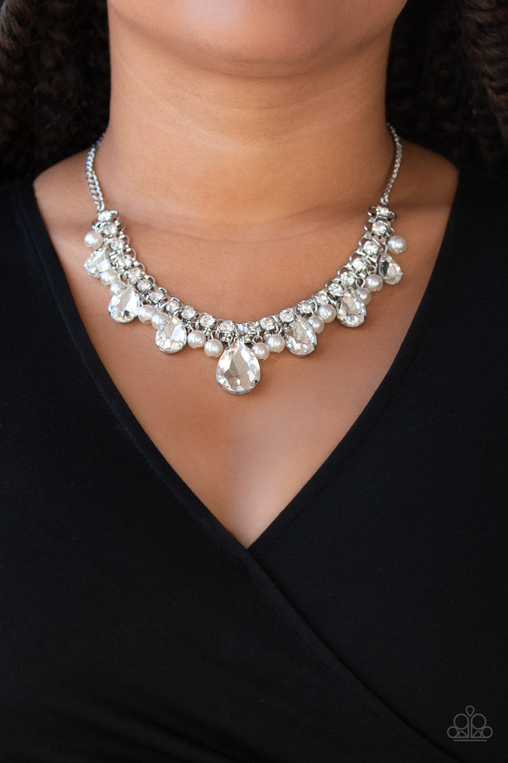Paparazzi Knockout Queen - White Necklace