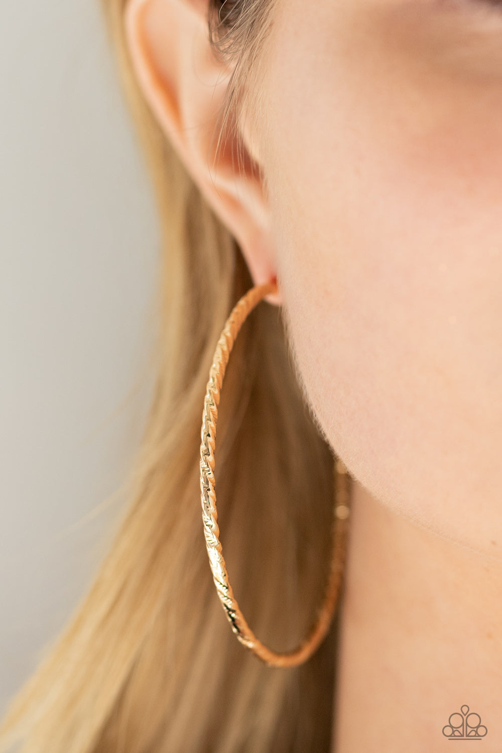 Paparazzi Voluptuous Volume - Gold Earring