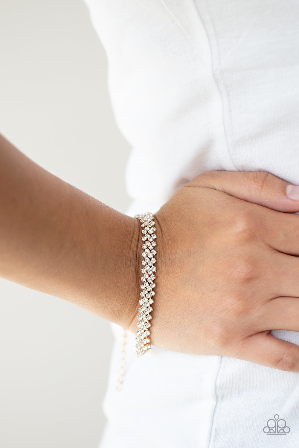 Paparazzi Chicly Candescent - Gold Paparazzi Bracelet