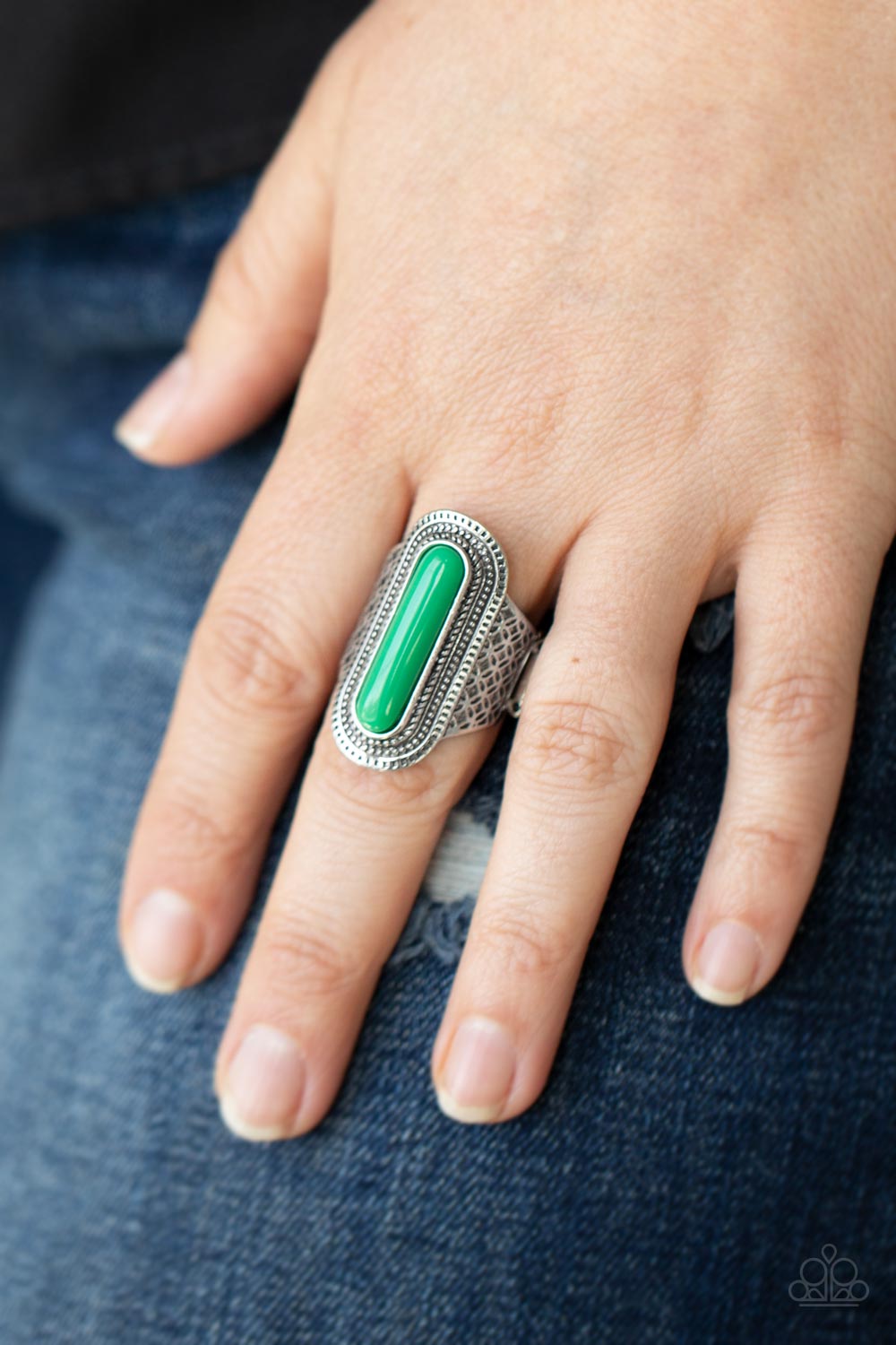 Dubai Distraction - Green Paparazzi Ring