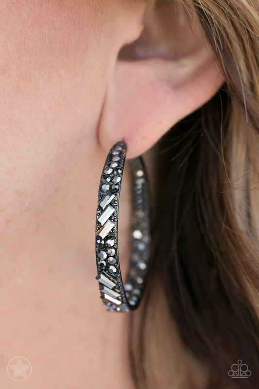 Paparazzi GLITZY By Association - Black Earringss