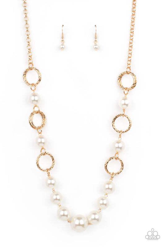 Paparazzi COUNTESS Me In - Gold Necklace