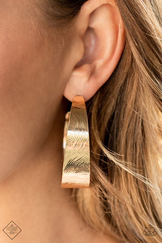 Curve Crushin - Gold Hoop Earrings