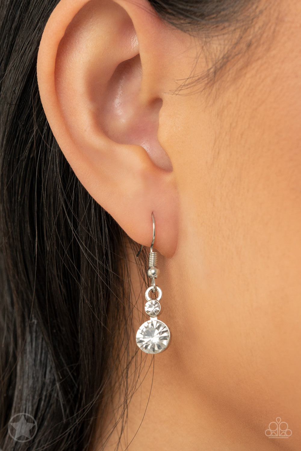 Paparazzi Hollywood Hills White Necklace Blockbuster